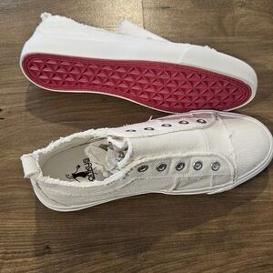 Corky's babalu white tennis shoes size 7 fits fine 6.5 too
